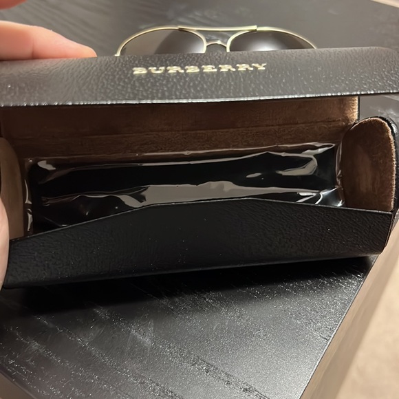 Burberry sunglasses - Picture 5 of 5